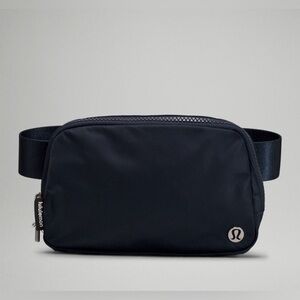 Lululemon Everywhere Belt Bag 1L True Navy NWT